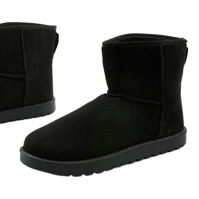 Botas negras aisladas tipo emu Loraven negro 1