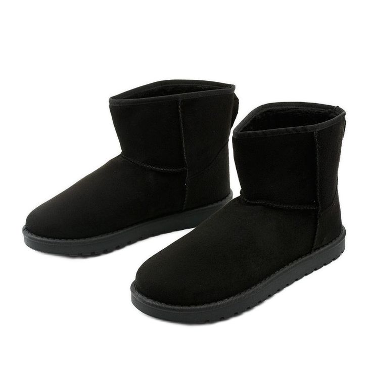 Botas negras aisladas tipo emu Loraven negro 2
