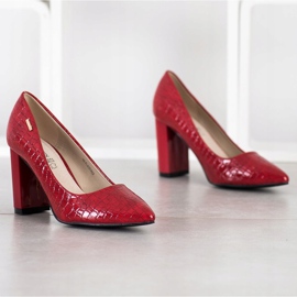 Goodin Hermosas bombas en un pilar rojo 3