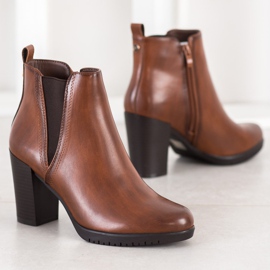 Botas en un bar Sergio Leone marrón 1 Botas en un bar Sergio Leone marrón 1