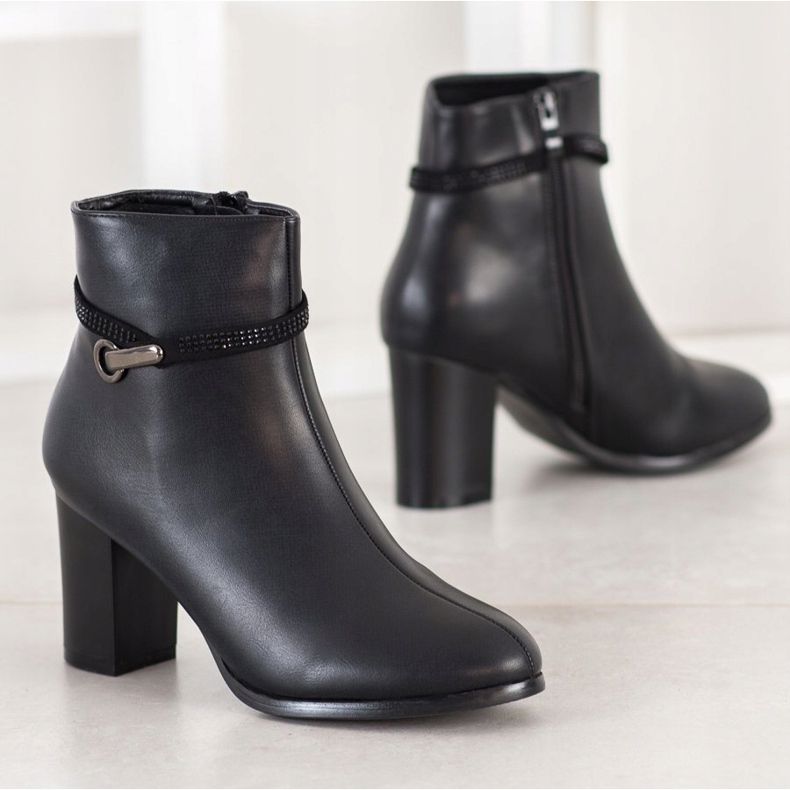 Sabatina Botas elegantes con cinturón decorativo. negro 1