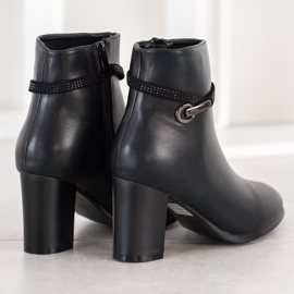Sabatina Botas elegantes con cinturón decorativo. negro 2