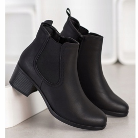 J. Star Botas en un poste bajo negro 2