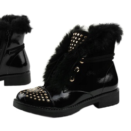 Botas Feminine lacadas planas negras con aislamiento negro 3