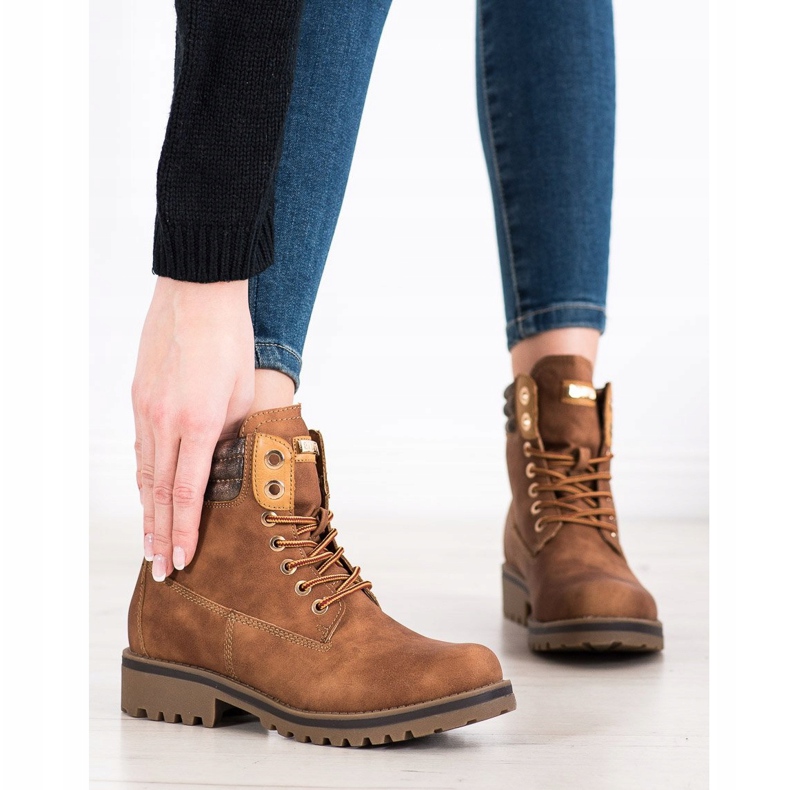 SDS Tramperos con estilo marrón 1 SDS Tramperos con estilo marrón 1