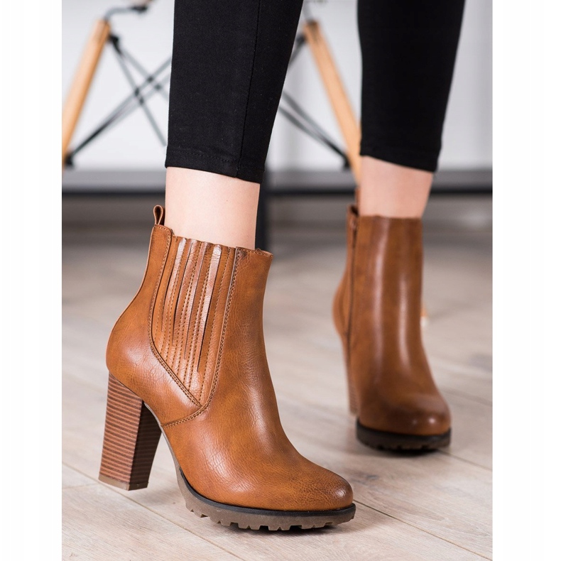 Super Mode Botines marrones en un poste marrón 2