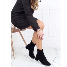 Negro YK-103 Botas negras con una parte superior suave 1