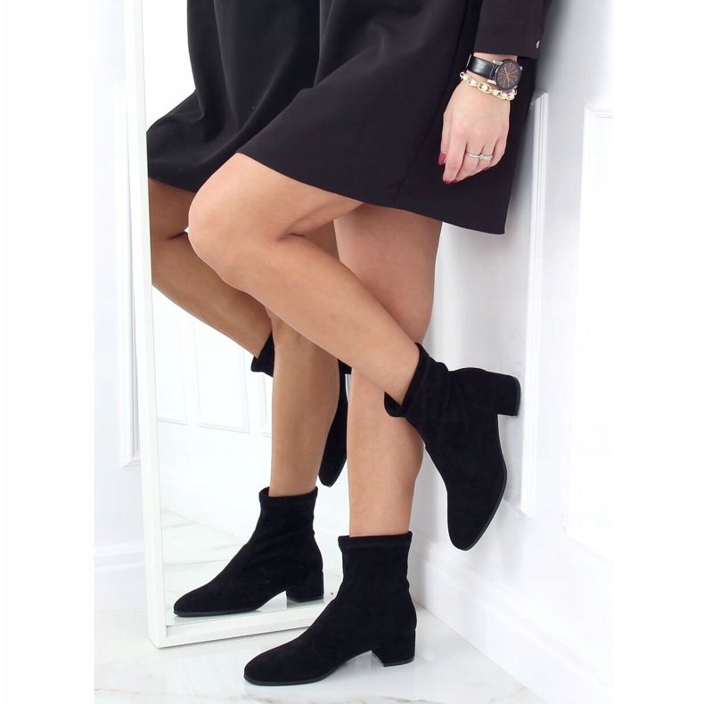 Negro YK-103 Botas negras con una parte superior suave 2