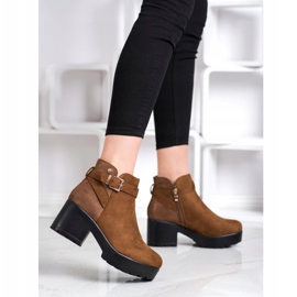 Best Shoes Botas ligeras en la plataforma marrón 1