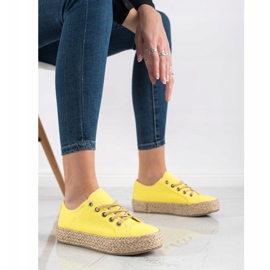 Kylie Zapatillas en una plataforma de paja amarillo 4