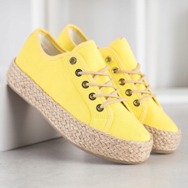 Kylie Zapatillas en una plataforma de paja amarillo 3