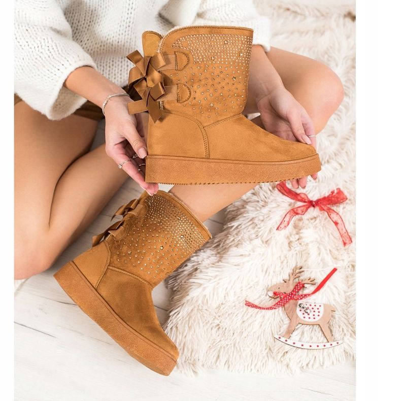 Small Swan Mukluki con cristales marrón 1