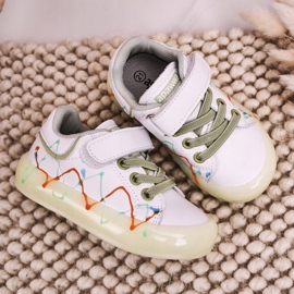 Apawwa Zapatilla Deportiva Infantil Con Suela Iluminada Led Blanco-Verde Disco 3