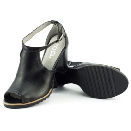 Dolce Pietro Sandalias negras en el poste 1022 negro 3