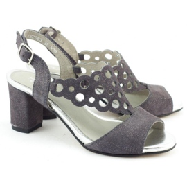 Dolce Pietro Sandalias de mujer en ante sobre poste de acero 2083 gris 2