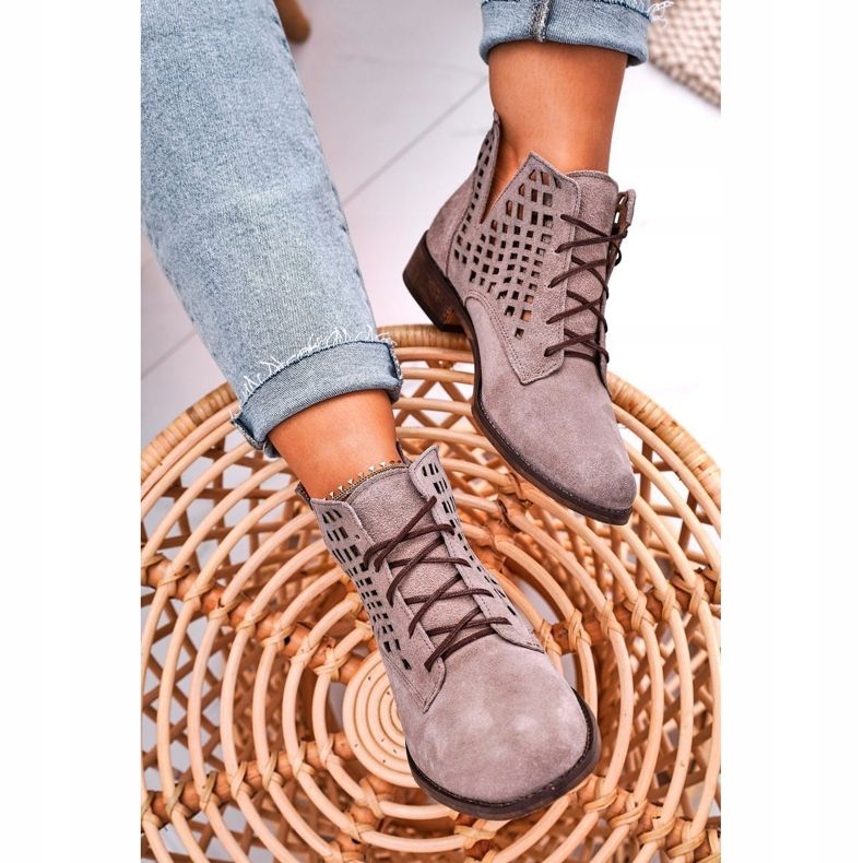 Nicole Botas Susannah Cappuccino de ante calado para mujer marrón 1