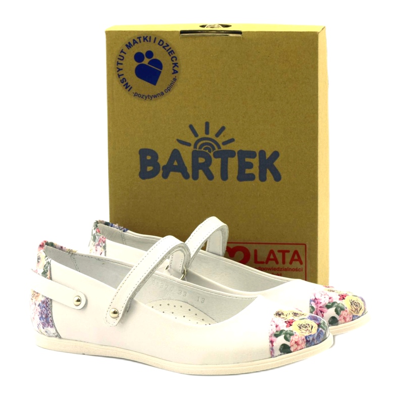 Bailarinas de cuero de niñas con flores blancas Bartek blanco 4 Bailarinas de cuero de niñas con flores blancas Bartek blanco 4