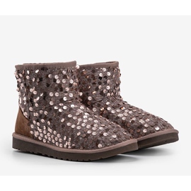 Botas marrones aisladas, tipo emu 886 marrón 1