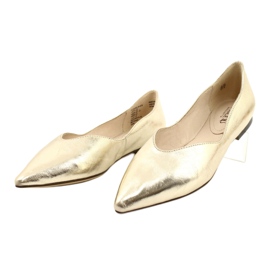 Bailarinas señoras de cuero Caprice 24200 Gold dorado 2