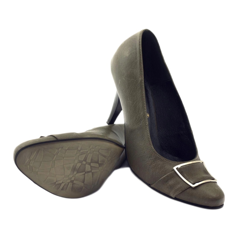 Bombas de cuero gris con una clamp de korda plateada 3 Bombas de cuero gris con una clamp de korda plateada 3