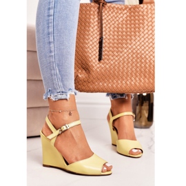 Sandalias Cuña Ante Laura Messi 2253 Amarillo 1