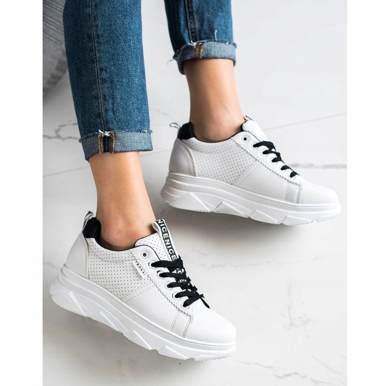 SHELOVET Zapatillas en la plataforma blanca agradable blanco 1