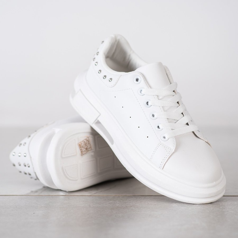 SHELOVET Zapatillas con tachuelas blanco 1