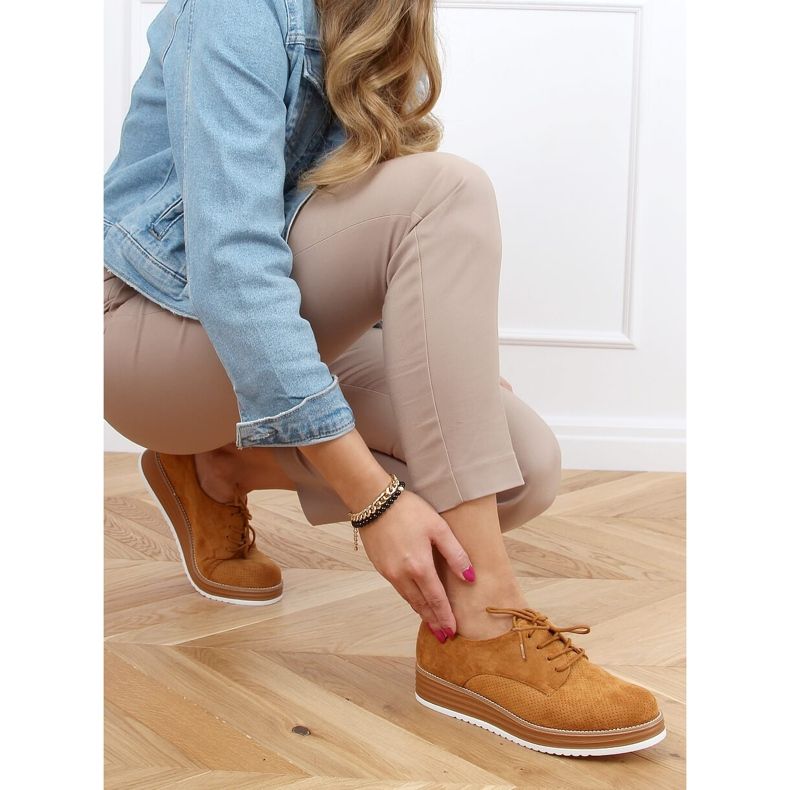 Mocasines de mujer con cordones camel 8988-45 Camel marrón 1
