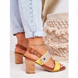 EVE Las sandalias amarillas de Emma en una barra de corcho marrón amarillo 4