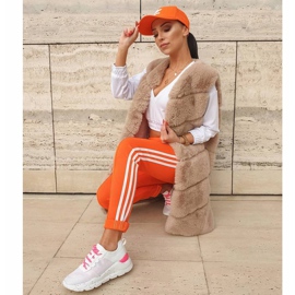 Kylie Calzado deportivo clásico blanco rosado 6