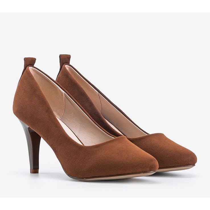 Bombas marrones en un tacón de aguja de Cameron marrón 1