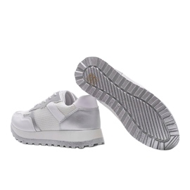 Zapatillas blancas de Antonia blanco 2