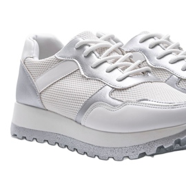 Zapatillas blancas de Antonia blanco 3