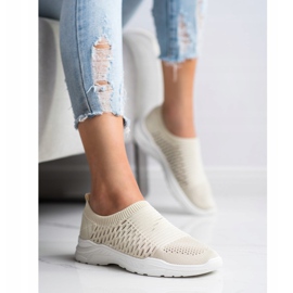 Ideal Shoes Cómodas zapatillas caladas beige 1