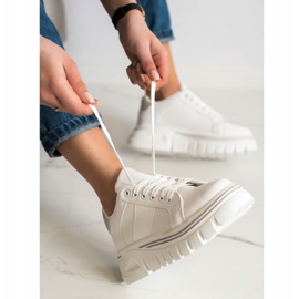 SHELOVET Zapatillas blancas en la plataforma blanco 1