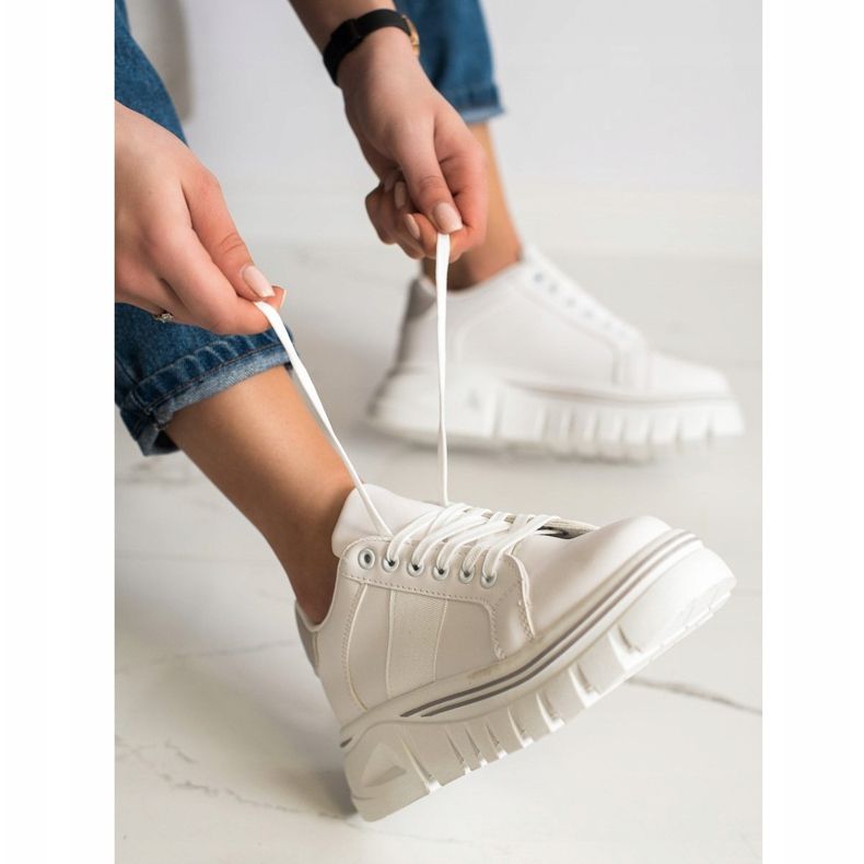 SHELOVET Zapatillas blancas en la plataforma blanco 1