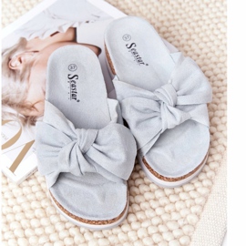 PS1 Pantuflas en la plataforma azul So Comfy 1