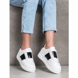SHELOVET Zapatillas con cuero ecológico en la plataforma blanco 1