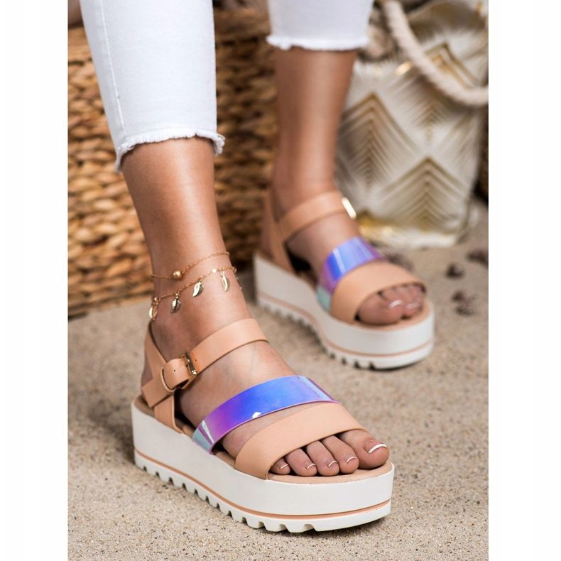 Weide Sandalias En La Plataforma Con Efecto Holo beige 1