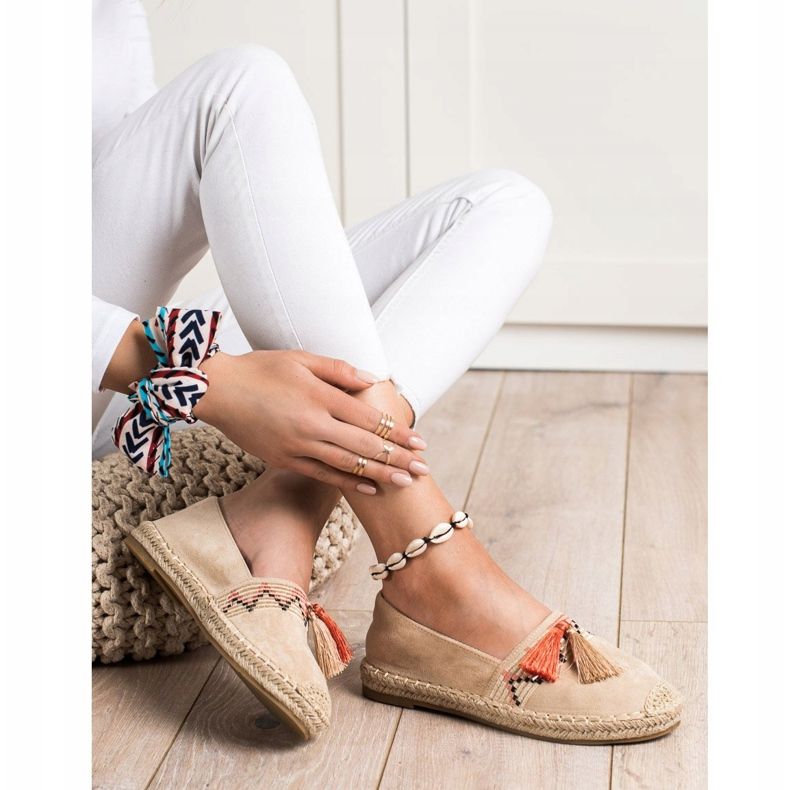 Best Shoes Alpargatas de moda con adornos beige 1
