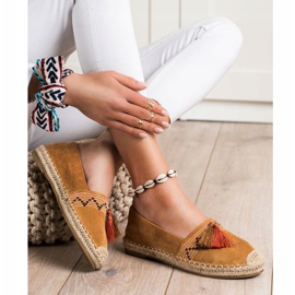 Best Shoes Alpargatas de moda con adornos marrón 1