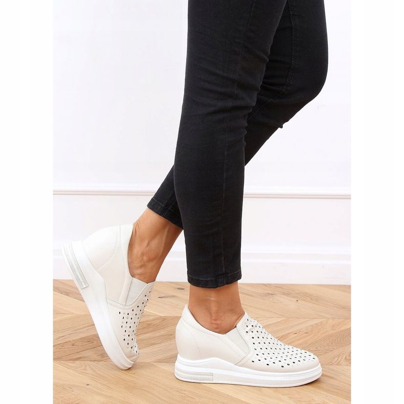 Zapatillas sin cordones en la cuña beige HY-251 Beige 2