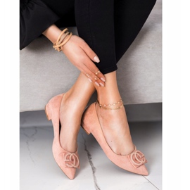 Fama Bailarina elegante con adorno rosa 2