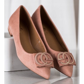 Fama Bailarina elegante con adorno rosado 1