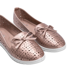 Mocasines Champagne con acabado Madalyne calado rosa 1