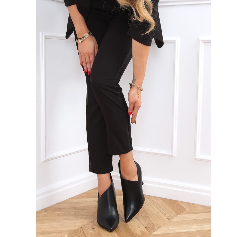 Botas negras con un pin cortado negro 9561 Negro 2