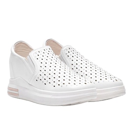 Zapatillas blancas caladas en la cuña Kyra blanco 1 Zapatillas blancas caladas en la cuña Kyra blanco 1