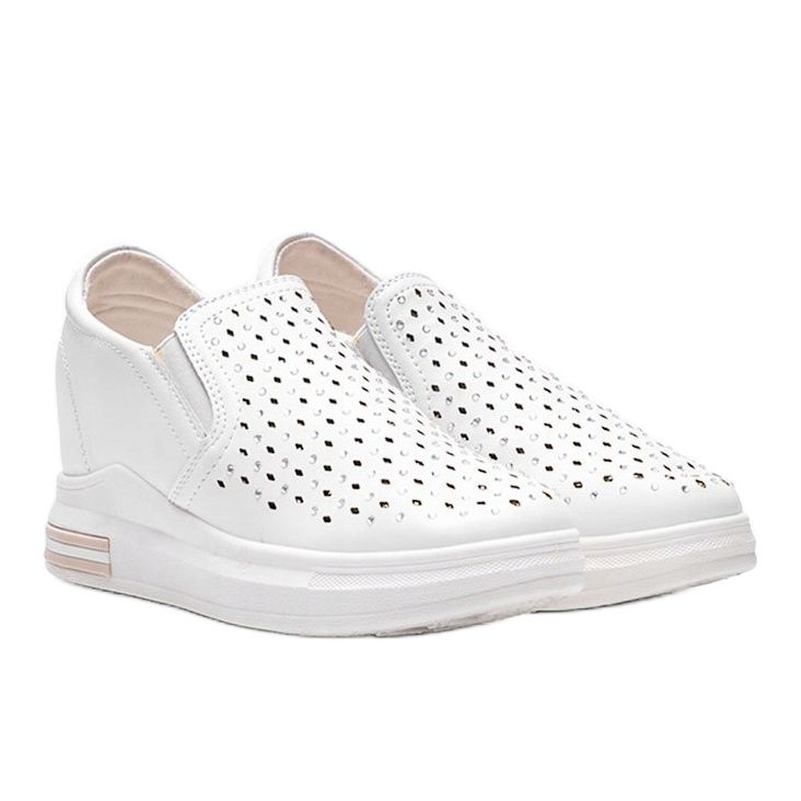 Zapatillas blancas caladas en la cuña Kyra blanco 1 Zapatillas blancas caladas en la cuña Kyra blanco 1