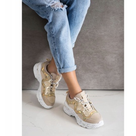 SHELOVET Zapatillas con plataforma decorativa beige dorado 2