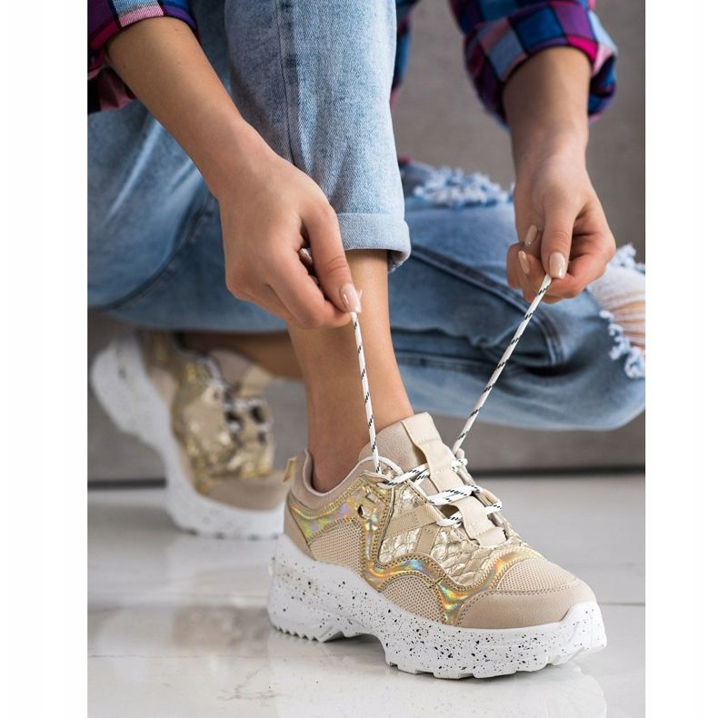 SHELOVET Zapatillas con plataforma decorativa beige dorado 1